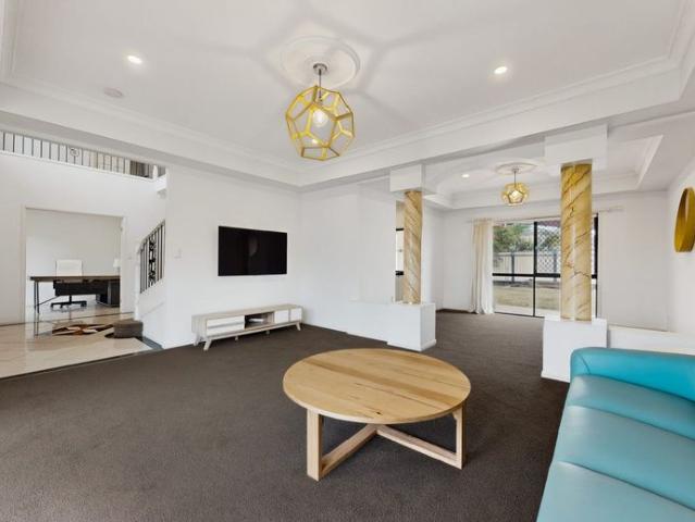 Furnished Luxury Family Home in a Premium Sunnybank Hills Location