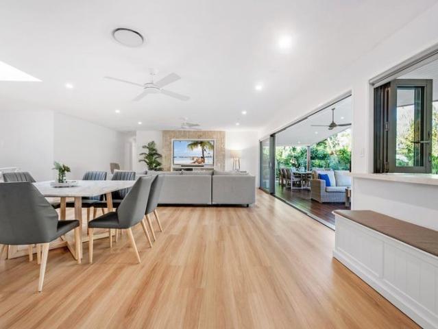 Furnished Luxury Retreat with Heated Pool in Mermaid Waters