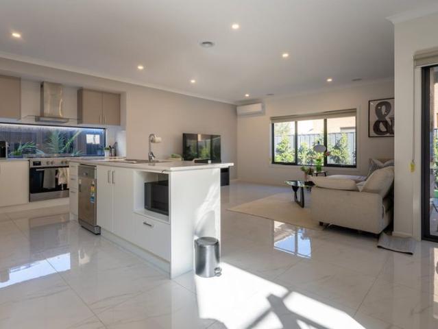 Furnished Luxurious Coastal Living at Its Best!