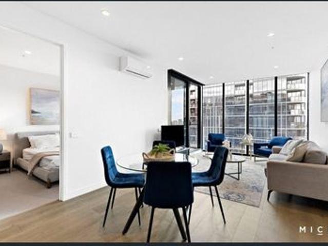 Furnished! Luxurious Living in Port Melbourne