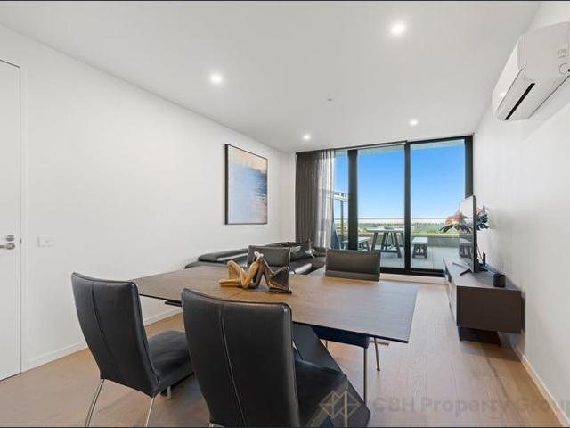 Furnished & Luxurious 3 beds 2 baths apartment + 2 car parks above the GLEN shopping mall