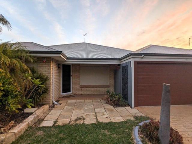 Furnished, modern and luxurious house in a fabulous location! Close to amenities, shops, etc!