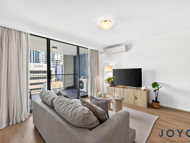 Furnished, modern Inner City Living with Resort Style Facilities