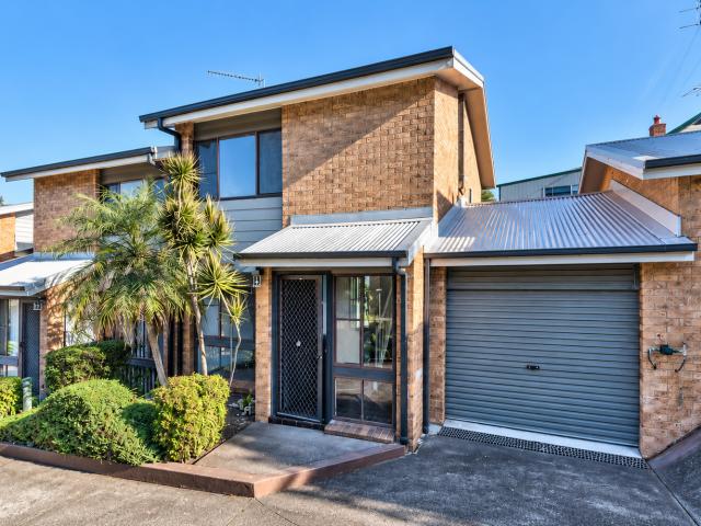 Furnished Modern Living with Low Maintenance Convenience!