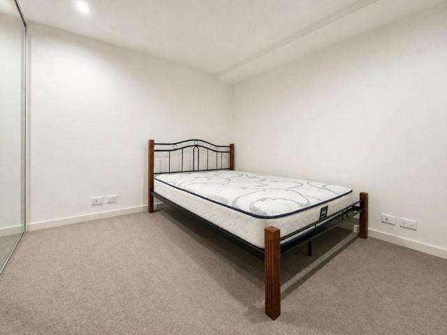 Furnished Modern 1 Bedroom Apartment in Prime Docklands Location