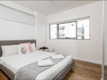 Furnished Modern 2 Bedroom Apartment !