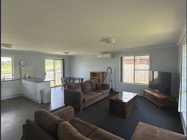 FURNISHED MODERN 4 BEDROOM, FULLY SERVICED, DOUBLE GARAGE, FENCED YARD!