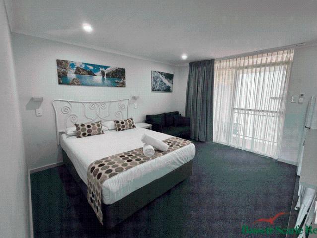 FURNISHED MANDURAH FORESHORE LIVING