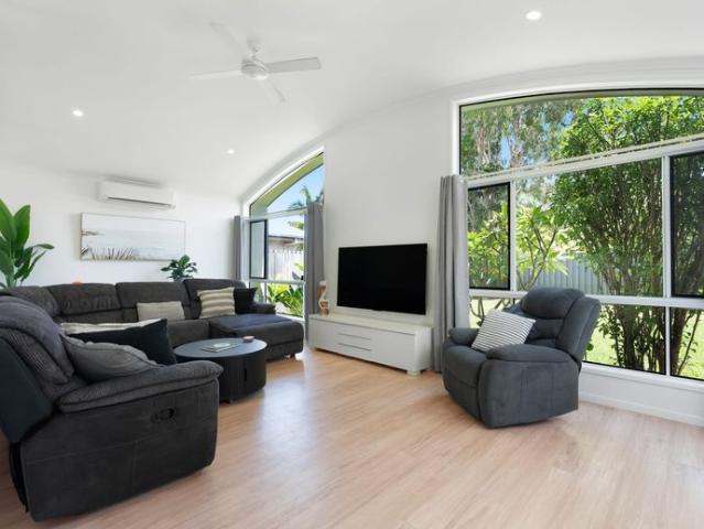 Furnished Noosaville Retreat walk to Gympie Terrace and the River