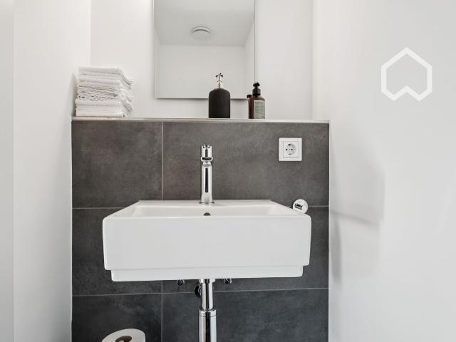Furnished, newly built apartment w. heated floors, parking garage and modern amenities, Krefeld Amsterdam Apartments for Rent