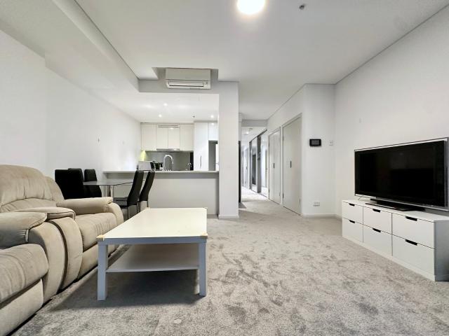 Furnished Negotiable | Stylish One Bedroom with Winter Garden | Prime Convenience