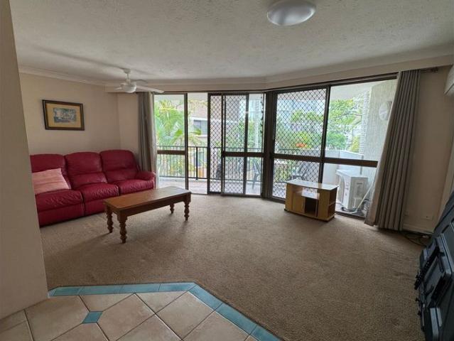 Furnished & self contained, Large 2 Bedroom Unit in a Beachside Complex