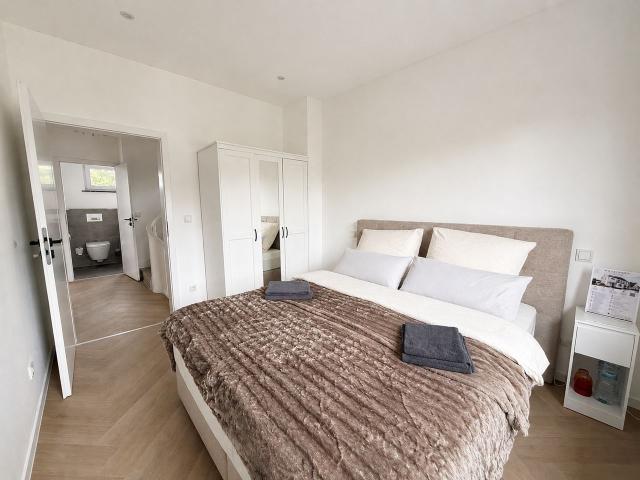Furnished semi detached house near the airport, Dusseldorf Amsterdam Apartments for Rent