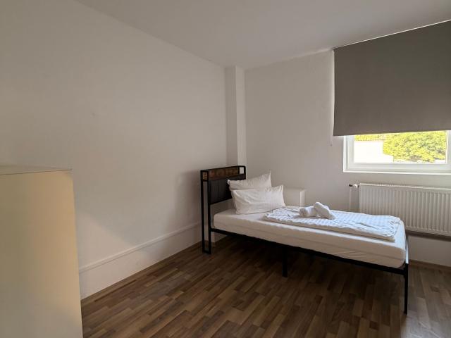Furnished Single Room with Private Bathroom – Business & Long Stay