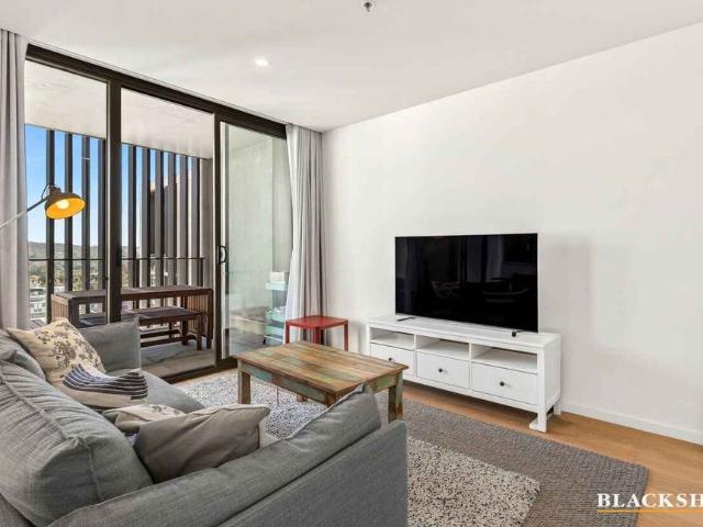Furnished Sky High Living with Sweeping Mountain Views