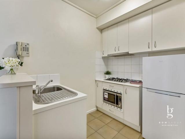FURNISHED SPACIOUS 2 BEDROOM PLUS STUDY
