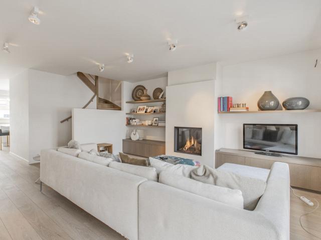 Furnished, spacious and modern furnished triplex apartment