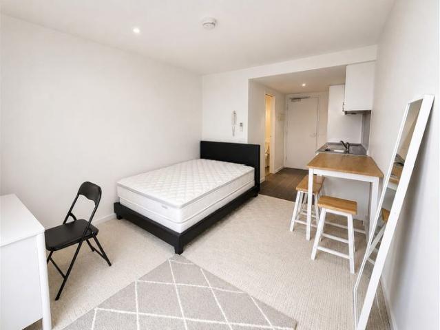 Furnished Studio Apartment in Prime Footscray Location