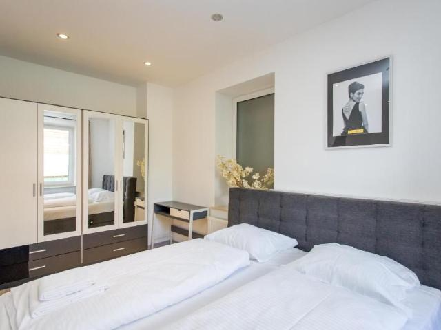Furnished Studio Apartment in Prime Location with Full Amenities, Leipzig Amsterdam Apartments for Rent