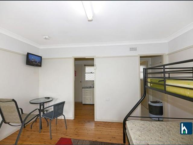 Furnished Studio Flat, Convenient Location!