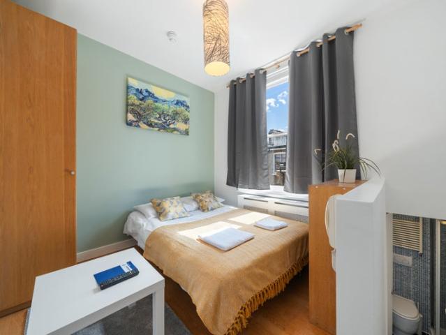 Furnished Studio Flat in West Kensington, London