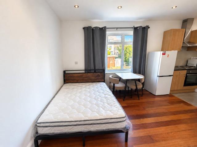 Furnished studio flat Neasden Bills Not Included