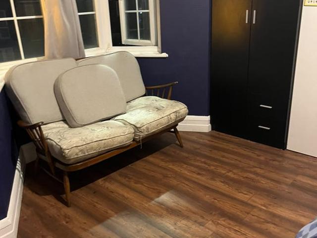 Furnished Studio Flat to Let – London N9