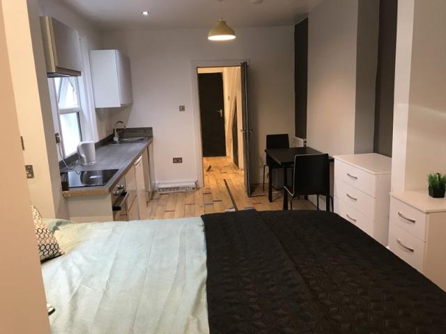 Furnished Studio + garden, Nr Worthing Station