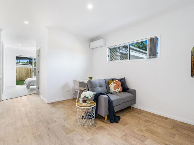 FURNISHED STUDIO IN CHERMSIDE ULTRA CONVENIENT LOCATION