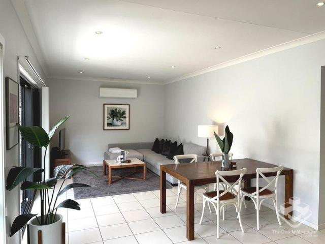 Furnished Studio in Resort Style Complex 100M to Westfield Carindale All Bills Included