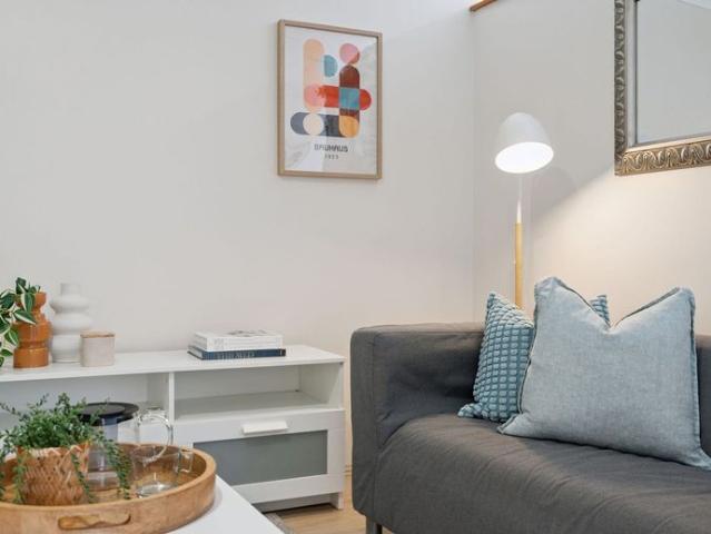 FURNISHED STUDIO, UTILITIES INCLUDED