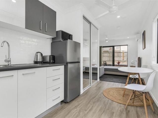 FURNISHED STUDIO UNIT IN GAYTHORNE!