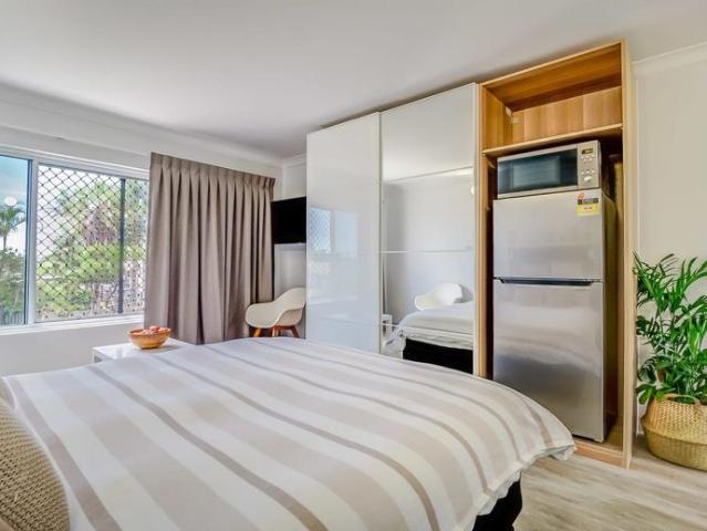 FURNISHED STUDIO