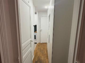 Furnished studio 26 m², Paris Amsterdam Apartments for Rent