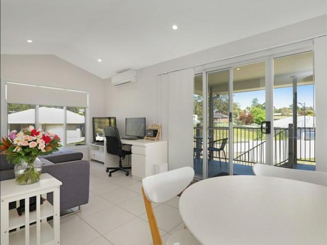 Furnished, Stylish Apartment