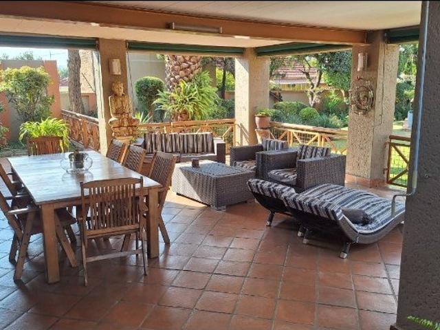 FURNISHED, STYLISH, BEDFORDVIEW / KENSINGTON HOME!