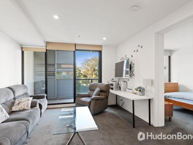 FURNISHED Stylish City Living In The Suburbs !