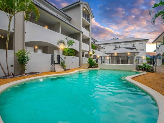 Furnished Poolside Apartment Minutes from Cairns CBD