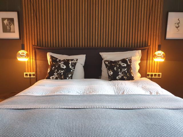 Furnished + Parking: Central Location. Stylish Apartment + Garden, Designed for Comfortable Living