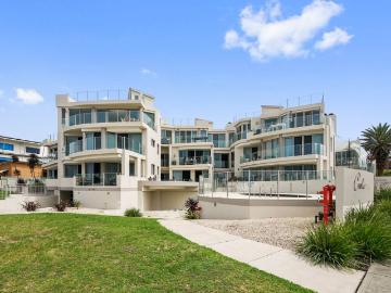 Penthouse Apartment, Ocean Views!