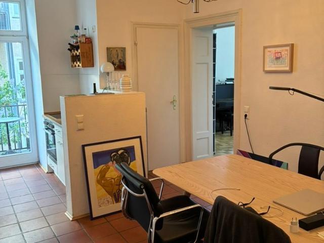 Furnished Period Apartment with Stucco and Balcony – Schwabing, Kaiserstraße