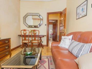 Furnished room with chest of drawers in 3 bedroom apartment, Rekalde