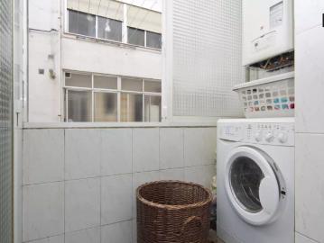 Furnished room with window view interior patio in 3 bedroom apartment in Ventas
