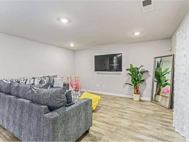 FURNISHED ROOM FOR RENT