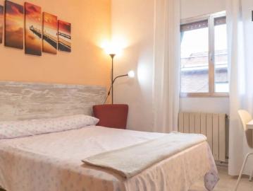 Furnished room in 4 bedroom apartment in Carabanchel