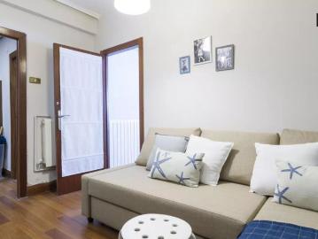 Furnished room in 4 bedroom apartment in Ibaiondo