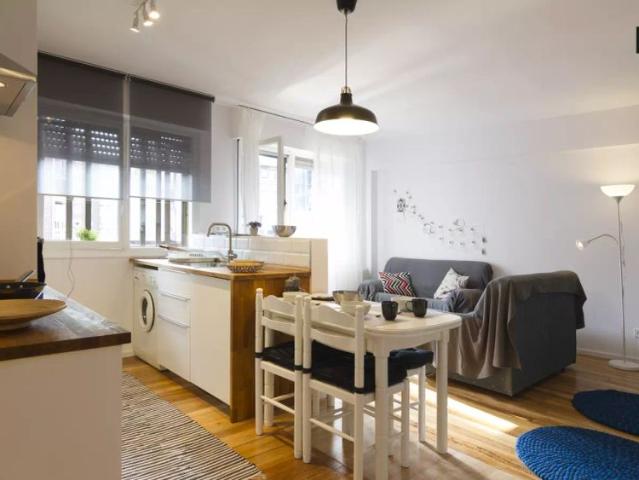 Furnished room in 3 bedroom apartment in Begoña, Bilbao