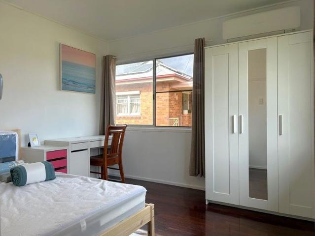 Furnished Room in Convenient Newtown Location