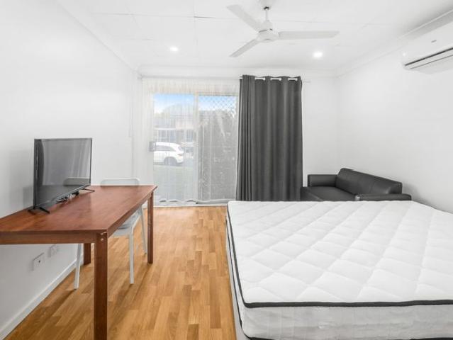 Furnished Rooming with Kitchenette & Ensuite. Rent includes: Electricity, Water & Wifi