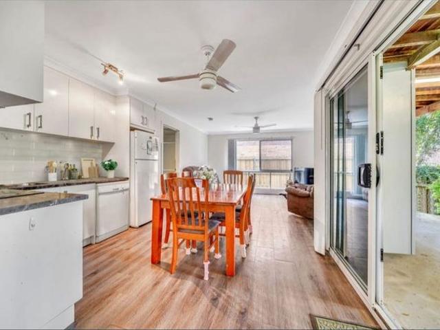 Furnished Rooms for Rent in Stylish 4 Bedroom Home Near Beautiful Parklands